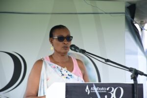 “Nk’abanyarwanda twese, nimuze turwanye ikibi”. Perezida w’Umutwe w’Abadepite, Mukabalisa ubwo yari I Murambi mu kwibuka30