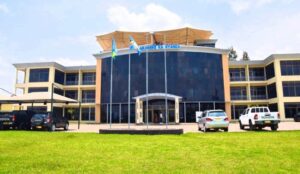 Batunguwe no gusanga umusore w’ i Nyanza aryamanye n’ igiti yashizemo umwuka