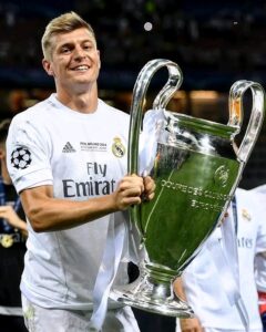 Toni Kroos asigaje imikino 8 yo gukina umupira w’amaguru