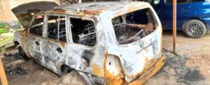 Muhanga: Imodoka y’ Ibitaro  yafashaga abarwayi yatwitswe n’ abagizi ba nabi 