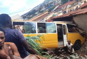 Kigali: Abanyeshuri b’ inshuke bari mu modoka bakoze impanuka ikomeye benshi bashya ubwoba