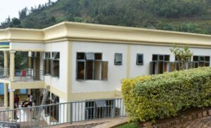 Rulindo: Umukozi w’ umurenge yafashwe arimo gusambana n’ umukozi akoresha abari baraho bagwa mu kantu ahita ahabwa isomo rikomeye!