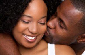 Ibimenyetso byakwereka ko umukobwa yifuza cyane umuhungu umutereta