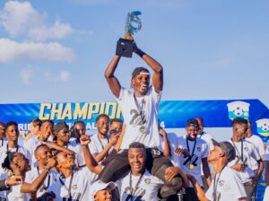 Abanyabigwi, abahanzi, imbyino gakondo n’akarasisi! Ibihe by’Ingenzi byaranze ibirori byo gushyikiriza APR Igikombe cya 22 [AMAFOTO]