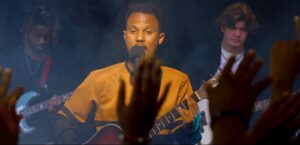 “Kuvuga ubutumwa mu buryo bwinshi kandi kuririmba mbona byabimfashamo”. Gad Rwizihirwa yashyize hanze indirimbo