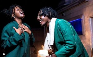 Ariel Wayz, wari umaze igihe ari ku isoko nyuma yo guhemukirwa mu rukundo na Juno Kizigenza yabonye uje kumuhanagura amarira yatewe n’ uriya muhanzi