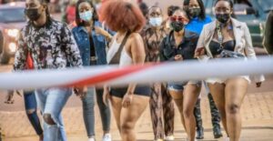 Urukundo nta mipaka rugira! Barabeshya: Dore impamvu ugomba guhagarika gukundana n’ umuntu wo mu kindi gihugu.
