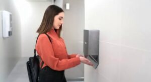 Ingaruka mbi uzahura nazo  mu gihe wumukije  intoki zawe ukoresheje hand dryer benshi bafata nko gusirimuka kandi ari ukwikururira urupfu