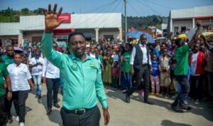 Ngororero: Dr Frank Habineza yiyamamaje ku mwanya wa Perezida wa Repubulika arindiwe umutekano cyane anizeza abaturage ikintu gikomeye.