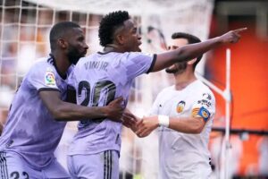 Batatu baroshywe mu gihome banagirwa ibicibwa kuri Stade kubera irondaruhu bakoreye Vinicius Junior