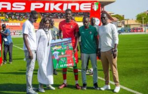 Rayon Sports yahamije ko yasinyishije myugariro wahoraga ahanganye n’uwo mukeba iherutse gusinyisha