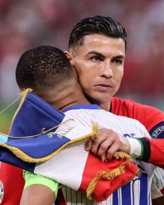 EURO 2024: U Bufaransa bwasezereye Cristiano na Pepe imbokoboko, Mbappé yishimira kunywa umuti urura [AMAFOTO]