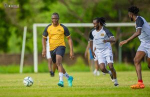 Gafotozi wahiriwe arabyinira ku rukoma nyuma yo gufotora Perezida Capt. Ibrahim Traoré aconga ruhago akamukorera ”igitangaza”