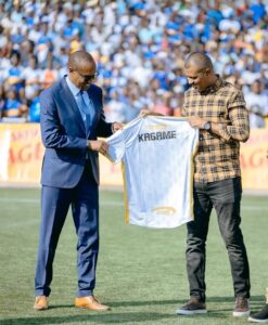 Azam FC yageneye Perezida Kagame impano [AMAFOTO]