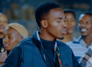“Imana inganiriza buri munsi kandi ibyo inshyira ku mutima mba ngomba kubigeza ku bantu” umuhanzi Enock yashyize hanze indirimbo nshya