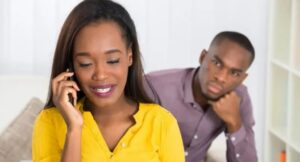 Ibimenyetso bizakwereka ko umukunzi wawe wamwibeshyeho mutaberanye