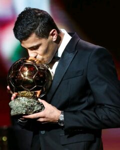 Rodrí yaciye mu cyanzu yegukana Ballon d’Or 2024 ahigitse Vinicíus Júnior! Uko ibihembo byose byatanzwe
