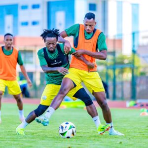 Batatu babisikanye na babiri mu mwiherero w’Amavubi yitegura Bénin