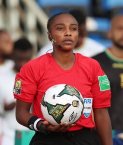 Umwaka wa 2022 wabaye uw’uduhigo! Ibintu bitanu biza imbere y’ibindi byo kuzibukira kuri Salma Mukansanga wasezeye ku gusifura ruhago