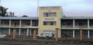 Hadutse inzoga yitwa’ Magwingi’ Uyinyoye ntatinya no guterera akabariro mu muhanda, abatuye i Musanze bakomeje guhangayikishwa n’ iki cyorezo
