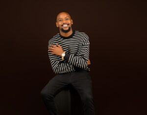 “Ni ubuntu butangaje Imana yatugiriye” Mugisha Boaz yashyize ahagaragara amashusho y’indirimbo yitwa “Amazing Grace”.