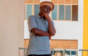 Umuraperi w’ikirangirire mu Rwanda agiye kurya iminsi mikuru ayitamo amarira