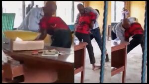 Batunguwe! Abarimu babiri bari bafite ubunshuti budasanzwe basubiranyemo!