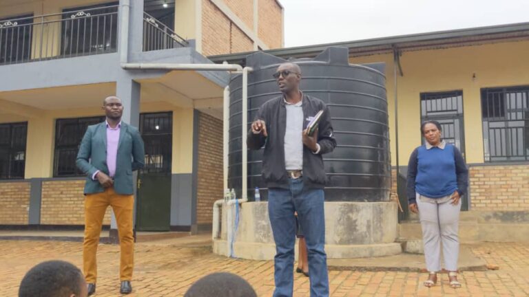MINUBUMWE iri gusura amashuri bareba uko amatorero yo mu bigo by’amashuri akora