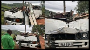 Huye: Imodoka ya Volcano Express yakoze impanuka, umushoferi ahasiga ubuzima, abagenzi 22 barakomereka