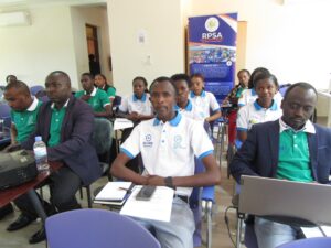 Huye: Urubyiruko rwiga ubuganga rwasabwe kuziba icyuho mu gukora imiti
