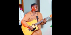 Umuhanzi Denis Niyonsenga akomeje kwigarurira imitima ya benshi mu muziki wo guhimbaza Imana.
