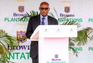 Nyaruguru : Minisitiri Dr Bagabe yasabye abahinzi kongera umusaruro w’icyayi.