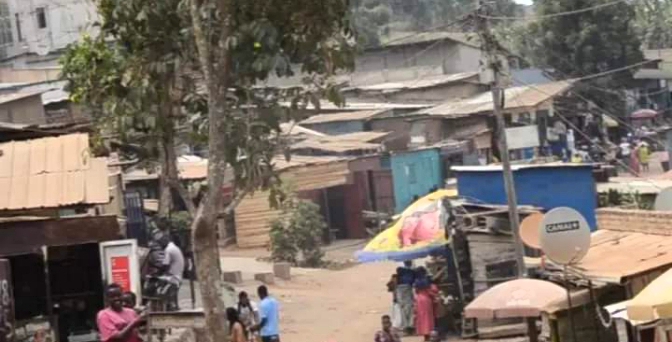 Kigali uko umusore yaraye aha ibyishimo umugore we maze arataka cyane abuza abaturanyi gusinzira umwe aje kubabuza bahita bamumena umutwe