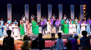 “Ibyo unyuramo byose bikuremereye ntibigukure umutima, Chorale Louange yagarutse ku mbaraga z’Imana mu ndirimbo nshya yise “IMANA ISHOBOYE.”