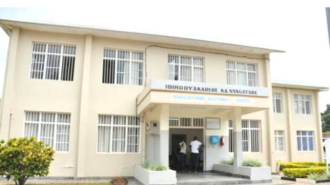 Nyagatare: Umusore wakoraga akazi ko mu rugo yatorokanue Nyirabuja , bajya kubana nk’ umugore n’ umugabo umugabo asigara ari mu marira.