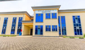 Uko Pasiteri w’ i Rubavu akekwaho gusambanya umwana yari agiye gusengera mu cyumba cy’ amasengesho