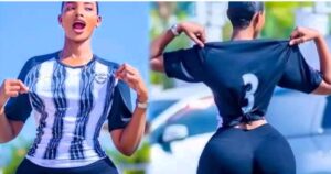 Burya yatandukanye n’ umugabo we! Wa mukobwa uherutse kwigarurira imbuga nkoranyambaga mu mwambaro wa APRFC  ari mu gahinda