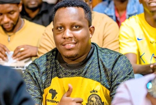 Abakunzi ba Rayon Sports bageze aho umwana arira nyina n’ iyumve na Faustinho Simbigarukaho wayihebeye byamucanze