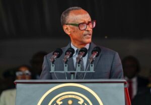 Perezida Kagame yabwiye ba ofisiye bashya ba RDF ko inshingano zabo ari ukugira igihugu kitavogerwa n’ abatagishaka