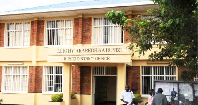 Amazi bari bagiye gutekesha imboga bararira niyo yakoresheje atwika umugore we i Rusizi