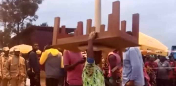 Uko umugore wari ugiye kuzana umwana ku ishuri yasitaye yikubise  hasi ahita apfa