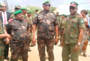 Perezida Tshisekedi  yohereje  Abajenerali kurinda Uvira M23 yikangamo ,bitewe n’ ibikoresho bamanukanye