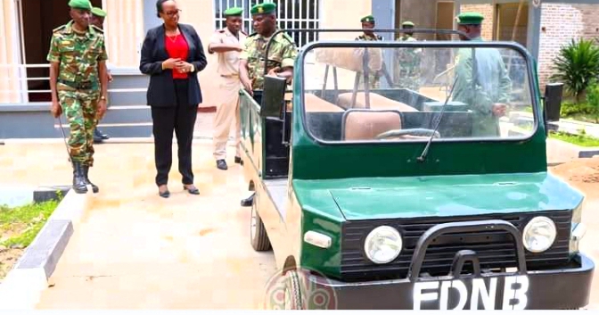 Igisirikare cy’ u Burundi cyamuritse imodoka yumutamenwa benshi baratungurwa bagikurira ingofero