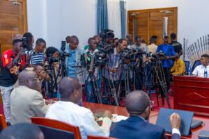 Perezida w’ u Burundi Ndayishimiye yatangiye kwishimira uburyo batangiye kurya ku ifaranga riturutse mu bucukuzi bw’ amabuye