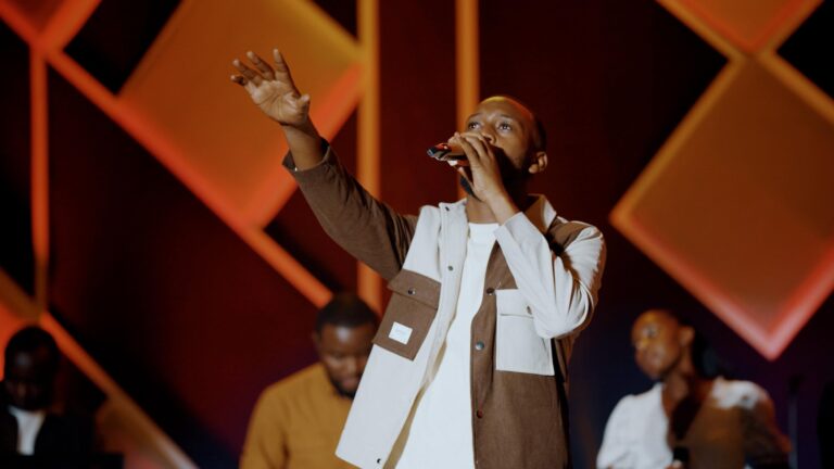 Mugisha Boaz yibukije Isi ko Yesu akiri Umucunguzi abinyujije mu ndirimbo “Arancungura”( VIDEO)