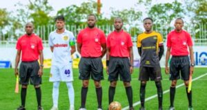 Abasifuzi ba Shampiyona y’ Icyiciro cya Mbere mu Rwanda bari kukuka kanyuma inzara igiye ku bica ,FERWAFA yabimye amatwi