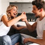 Ngibi ibintu wakorera umukobwa mukundana ukamwibagiza abandi bantu bose babaho kuri iyi Isi maze ukihorera mu intekerezo ze wenyine