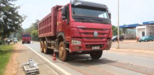 Umuryango usigaye mu gahinda: HOWO yishe abana babiri b’ abakobwa  bari baryamye