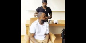 Umutekano wa Davido  urinzwe ku rwego rudasanzwe_ Wamuniga wogoshe uyu muhanzi yavuze ibidasanzwe kuri we