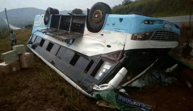 Inkuru iteye agahinda y’ impanuka ya Bisi ya Trinity yavaga i Kampala ijya i Kigali